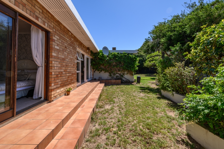 To Let 5 Bedroom Property for Rent in Summerstrand Eastern Cape